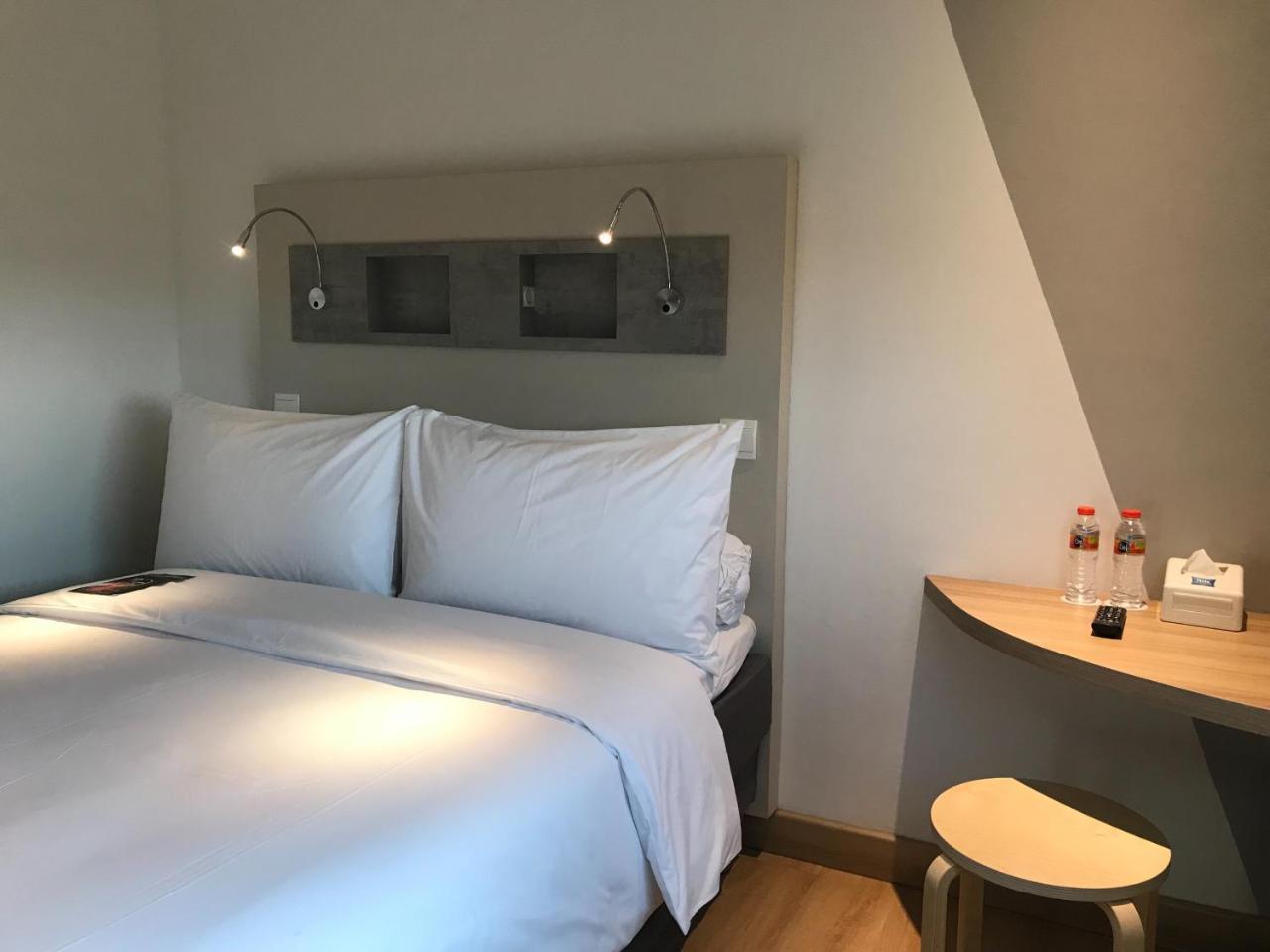 Ibis Budget Surabaya Diponegoro Exterior photo