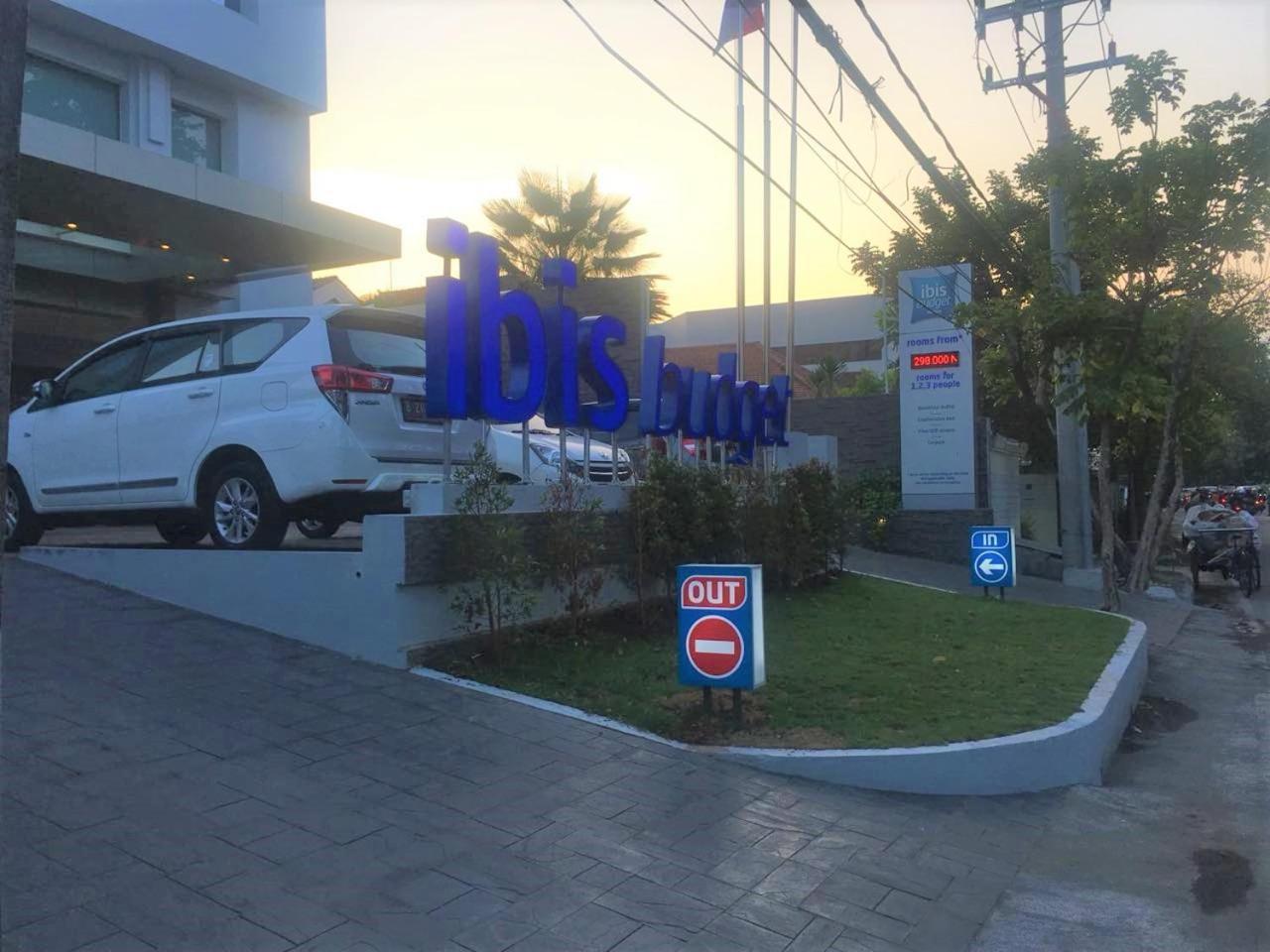 Ibis Budget Surabaya Diponegoro Exterior photo