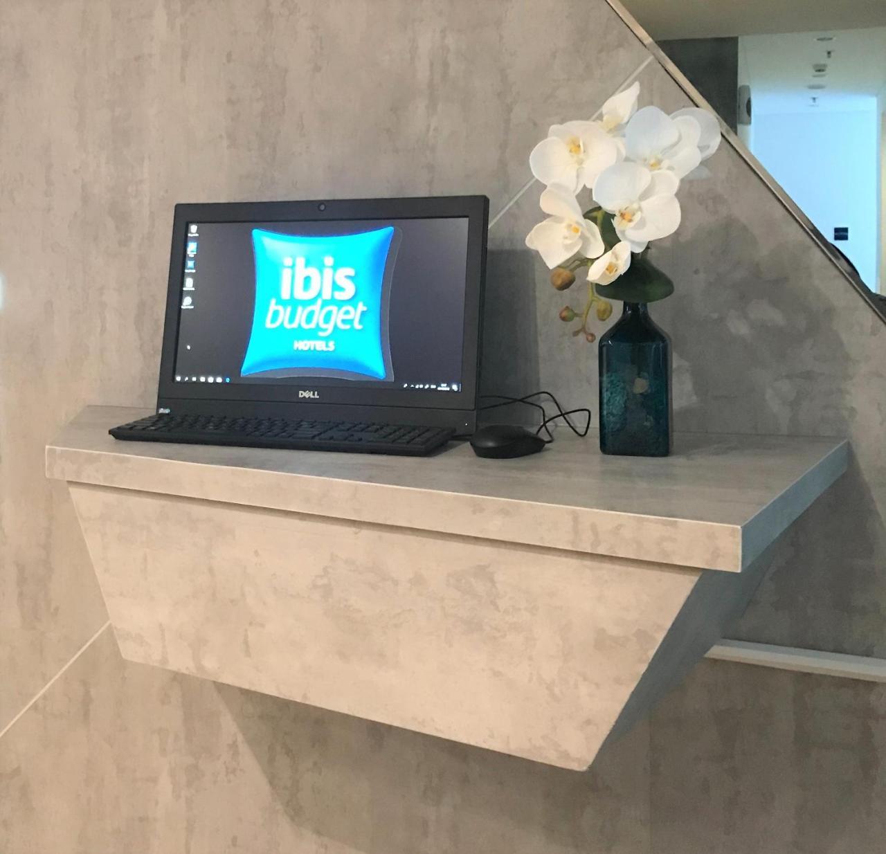 Ibis Budget Surabaya Diponegoro Exterior photo