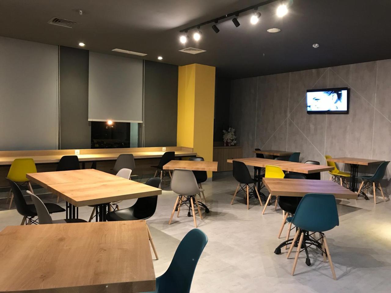 Ibis Budget Surabaya Diponegoro Exterior photo