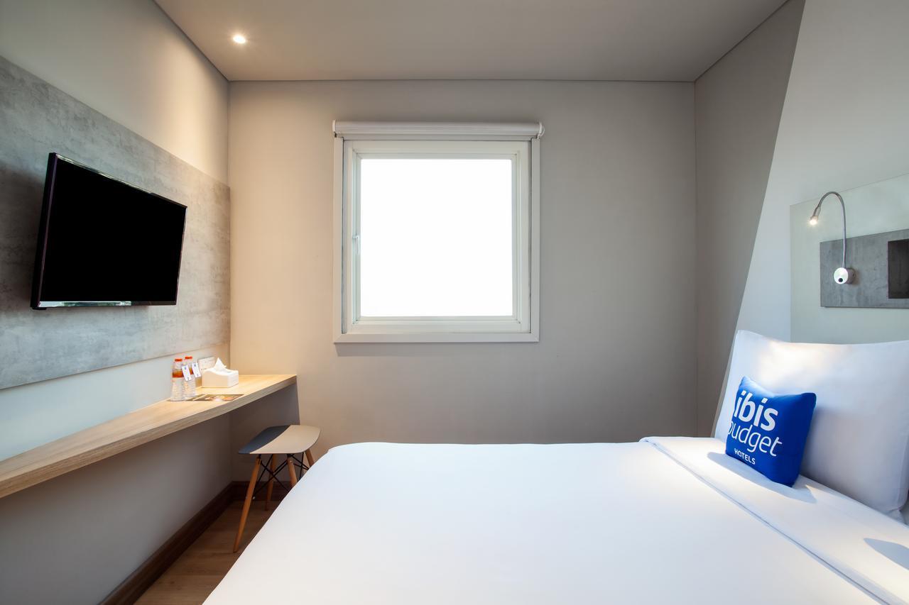 Ibis Budget Surabaya Diponegoro Exterior photo